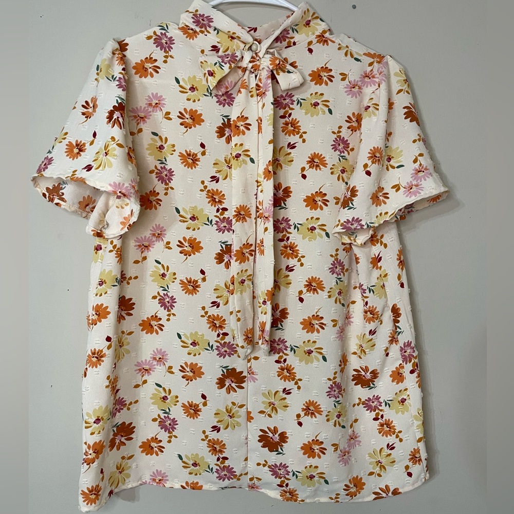 NWT Emi & Joe Feminine Floral Blouse – Puff Sleeve & Textured Detail